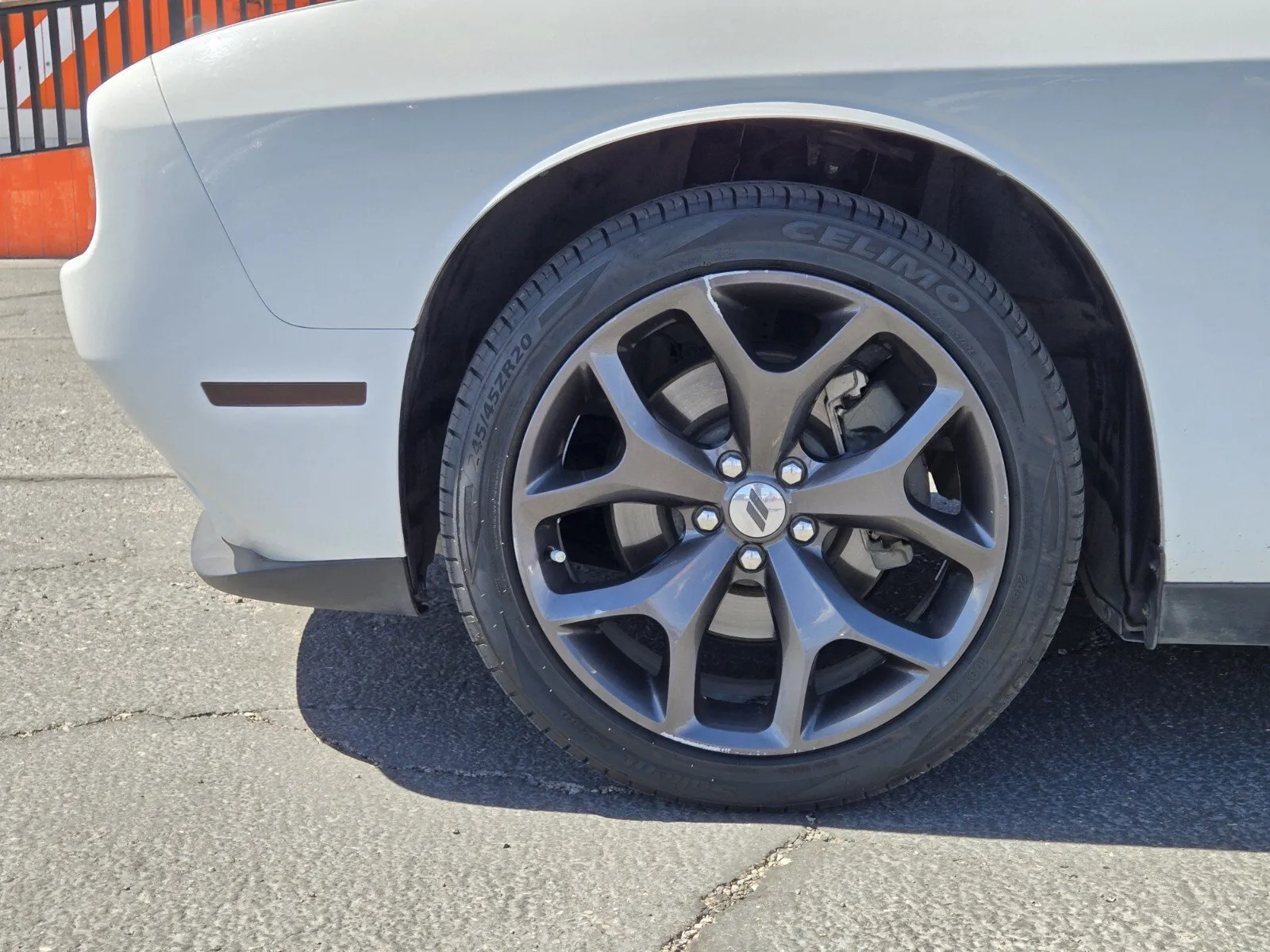 Dodge Challenger photo 6