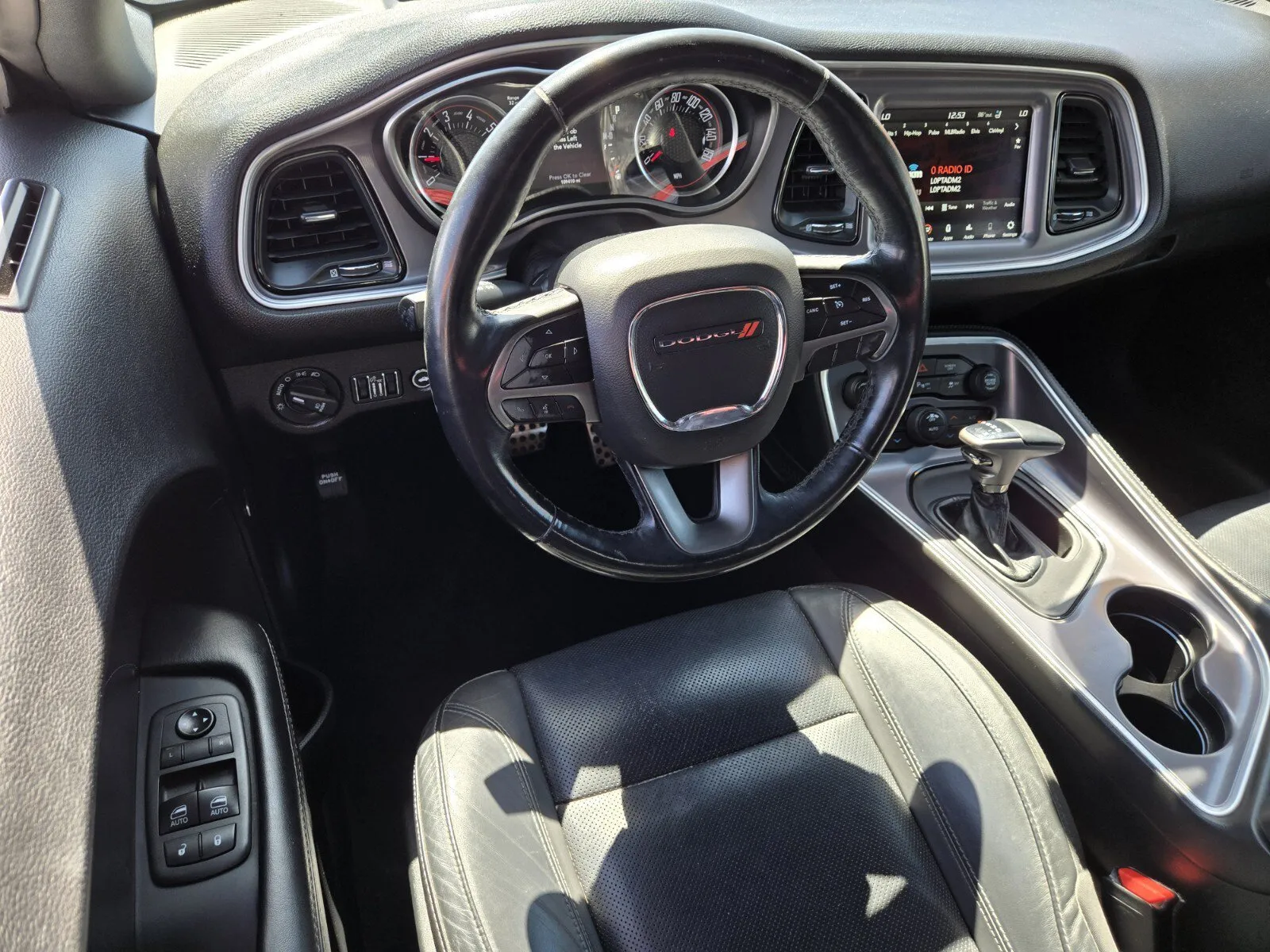 Dodge Challenger photo 9