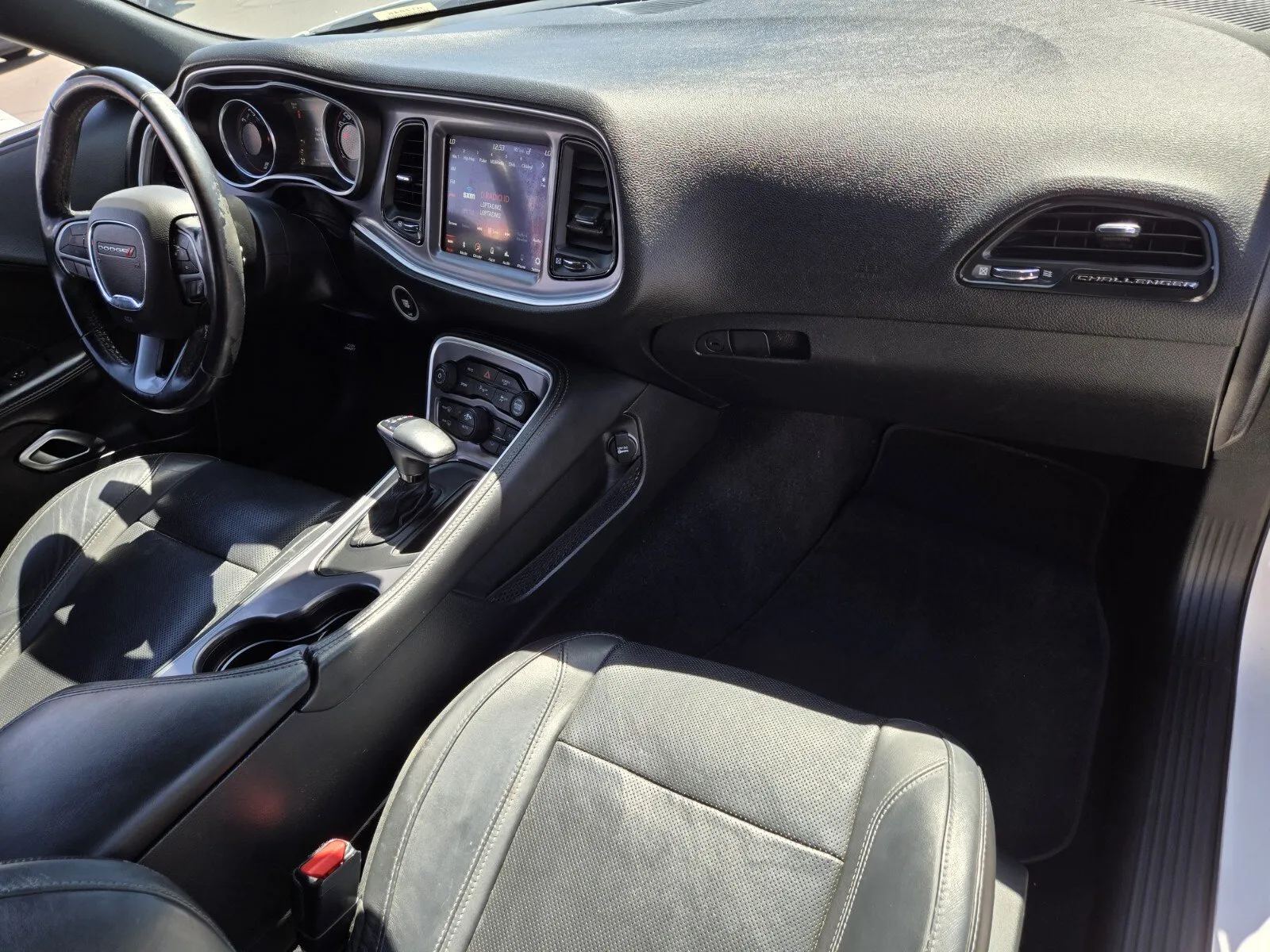 Dodge Challenger photo 13
