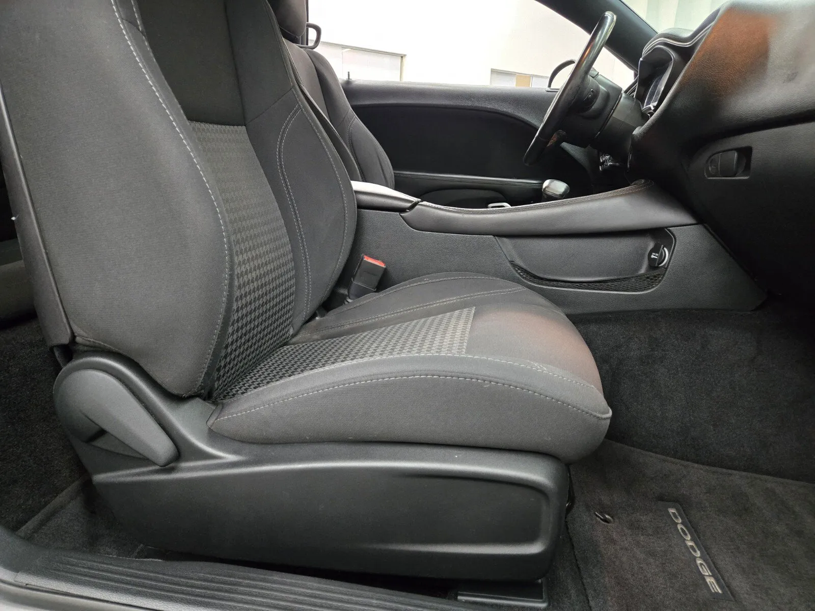 Dodge Challenger photo 11