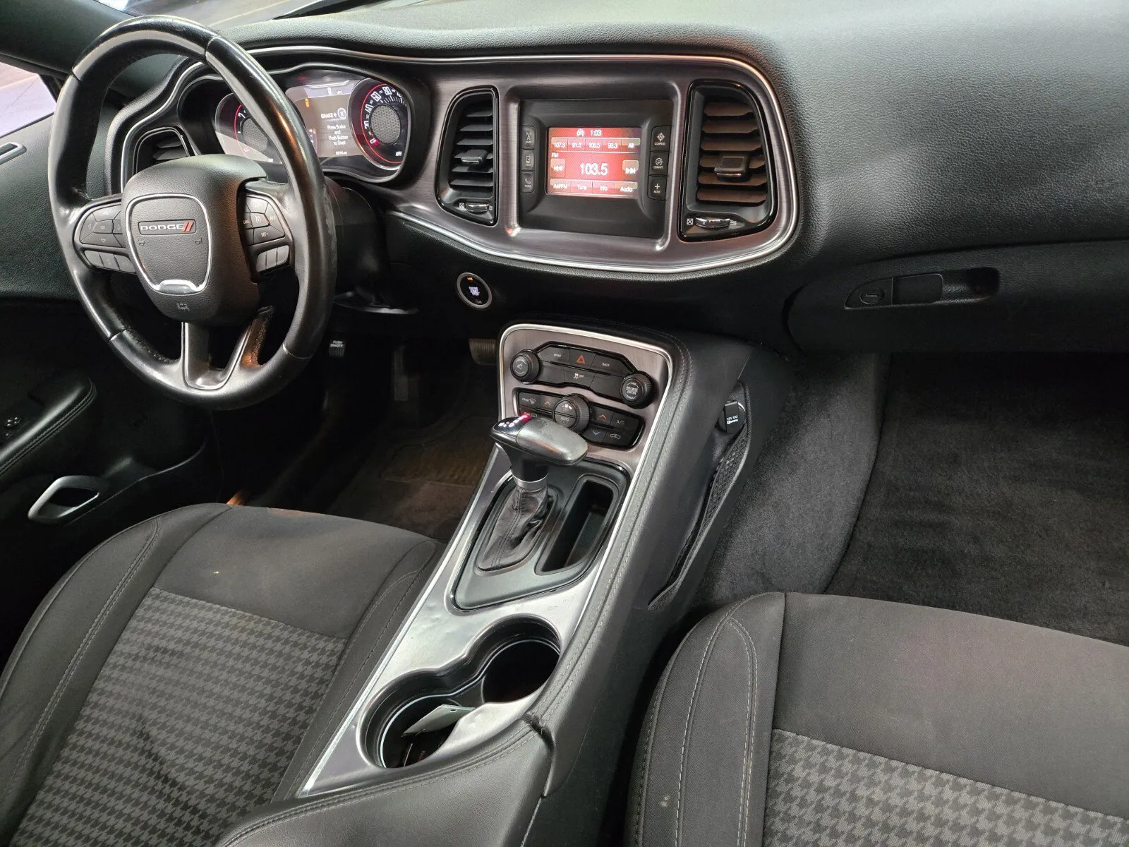 Dodge Challenger photo 12