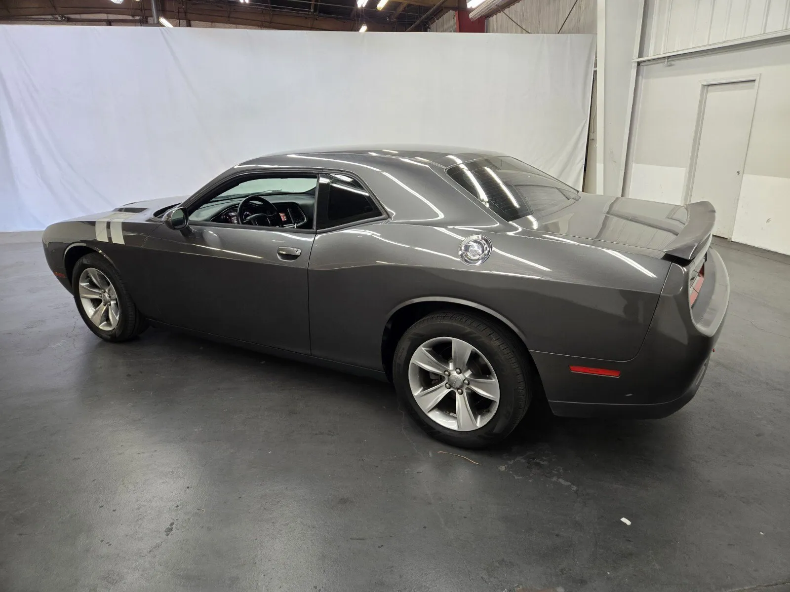 Dodge Challenger photo 3
