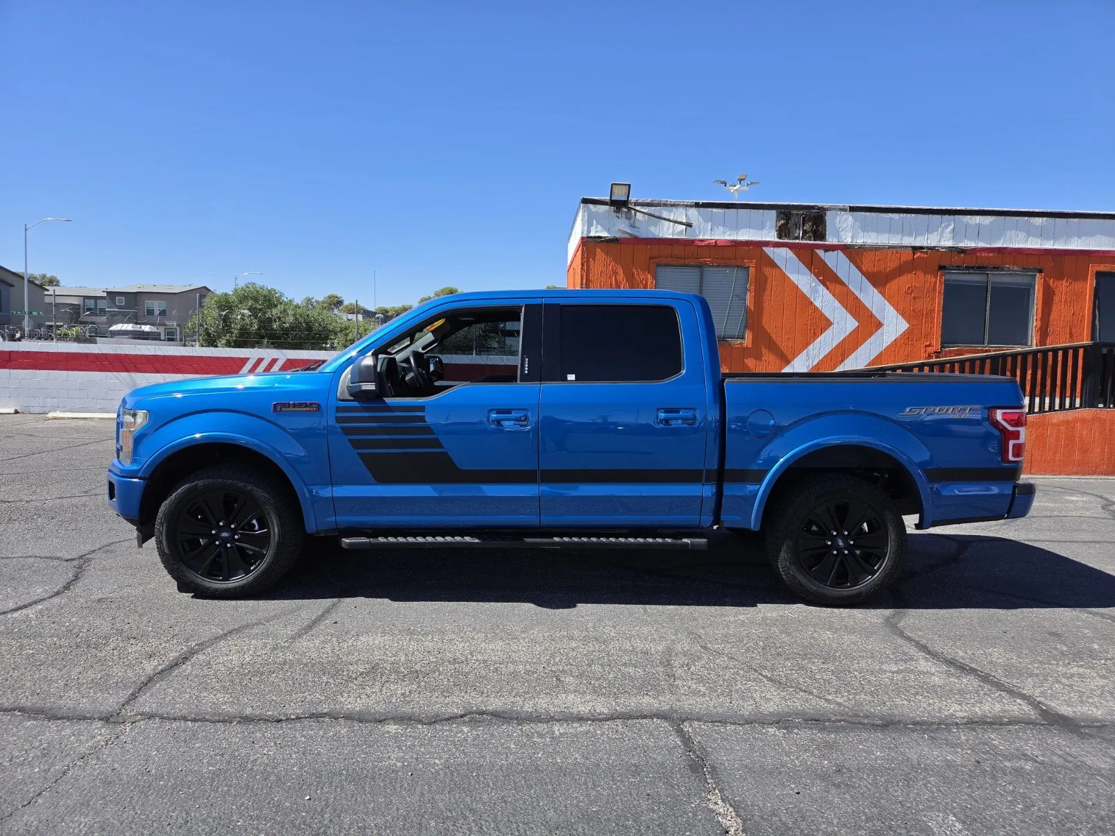 Ford F-150 photo 2