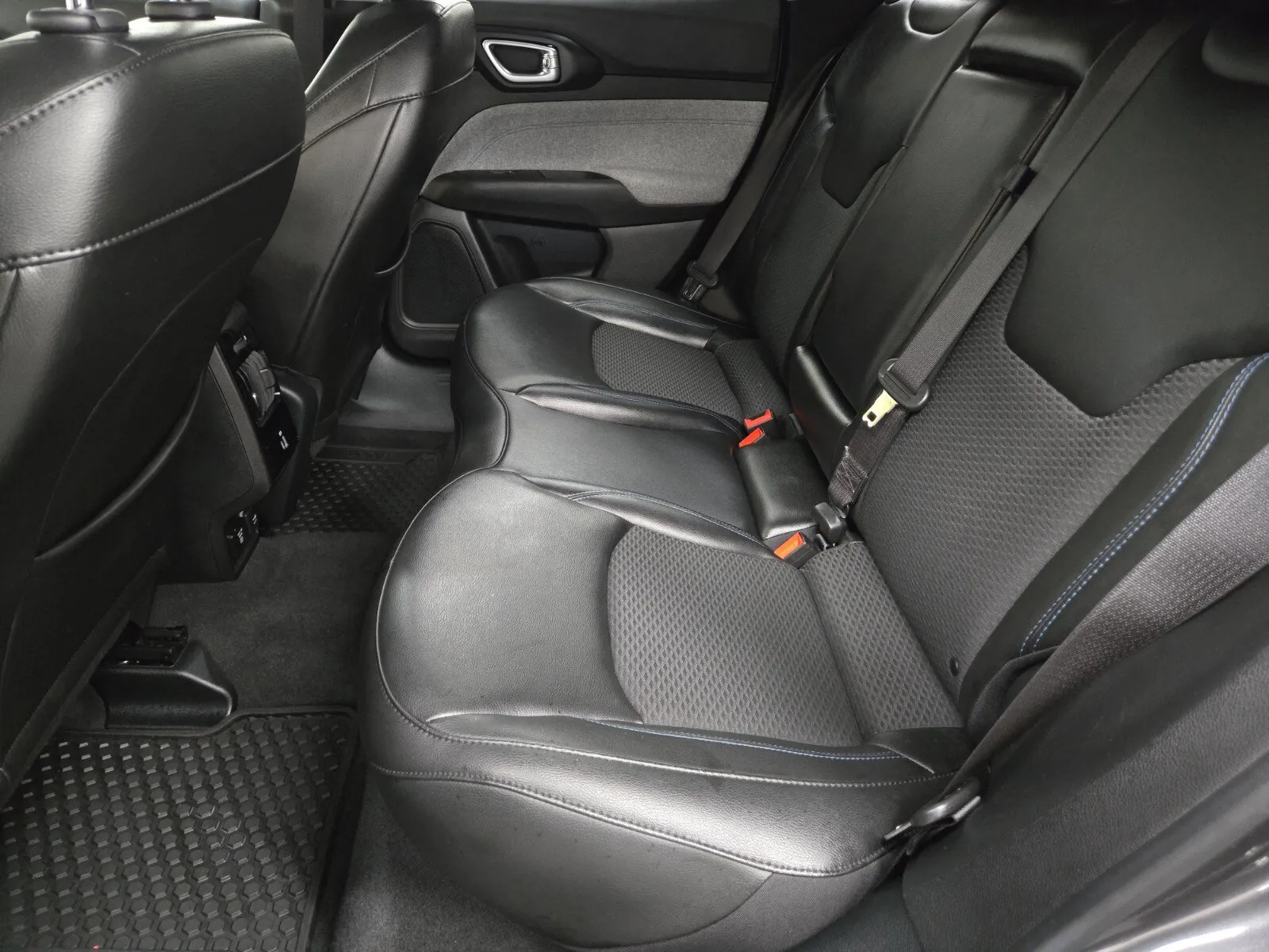 Jeep Compass photo 9