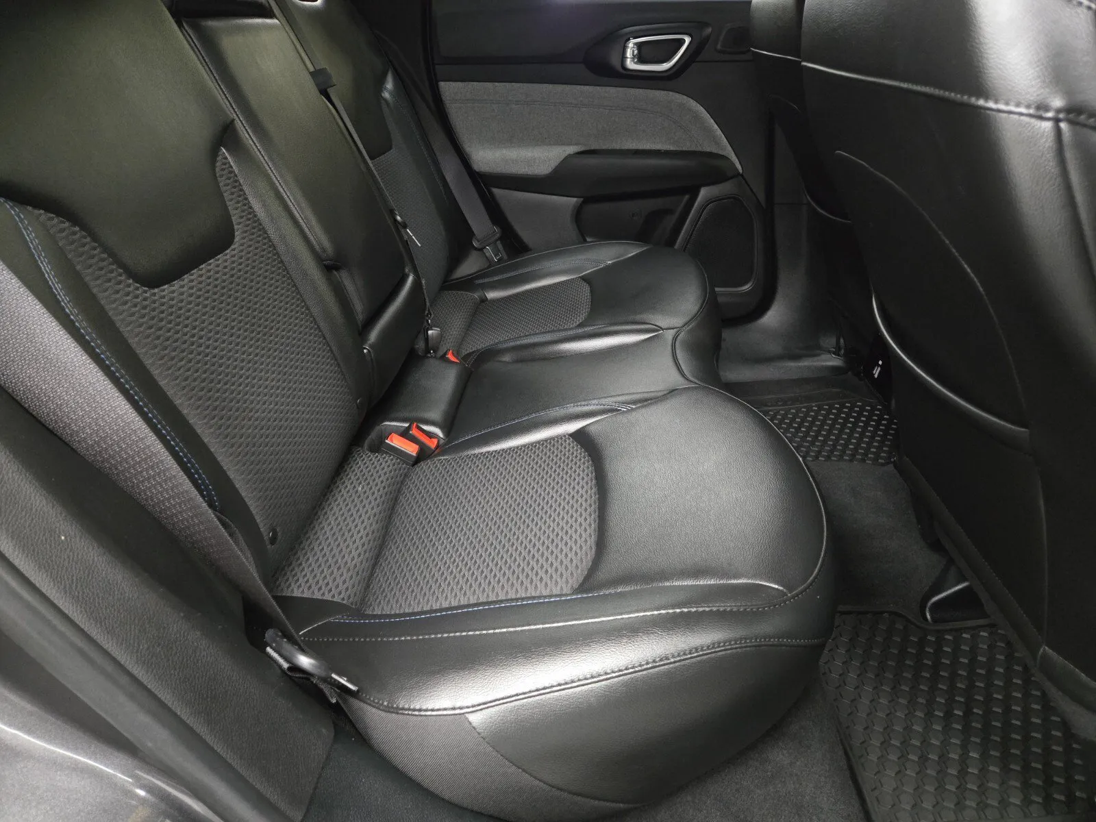 Jeep Compass photo 12