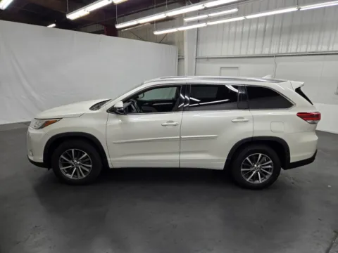 Photos of 2017 Toyota Highlander XLE for sale in Las Vegas, NV at Baja Auto Sales East