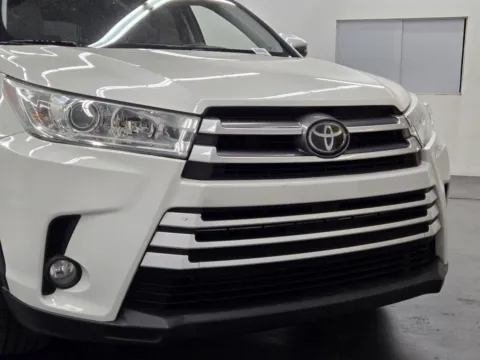 More photos of 2017 Toyota Highlander XLE at Baja Auto Sales East, NV