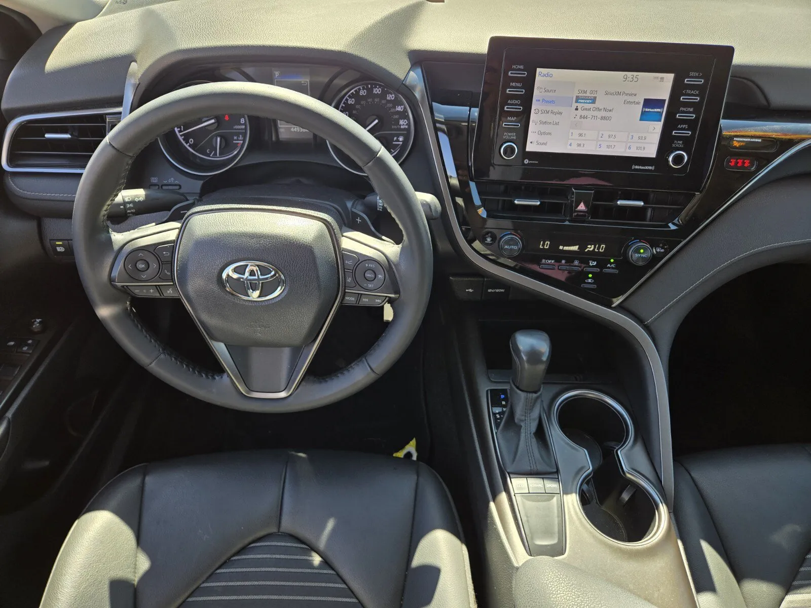 Toyota Camry photo 9