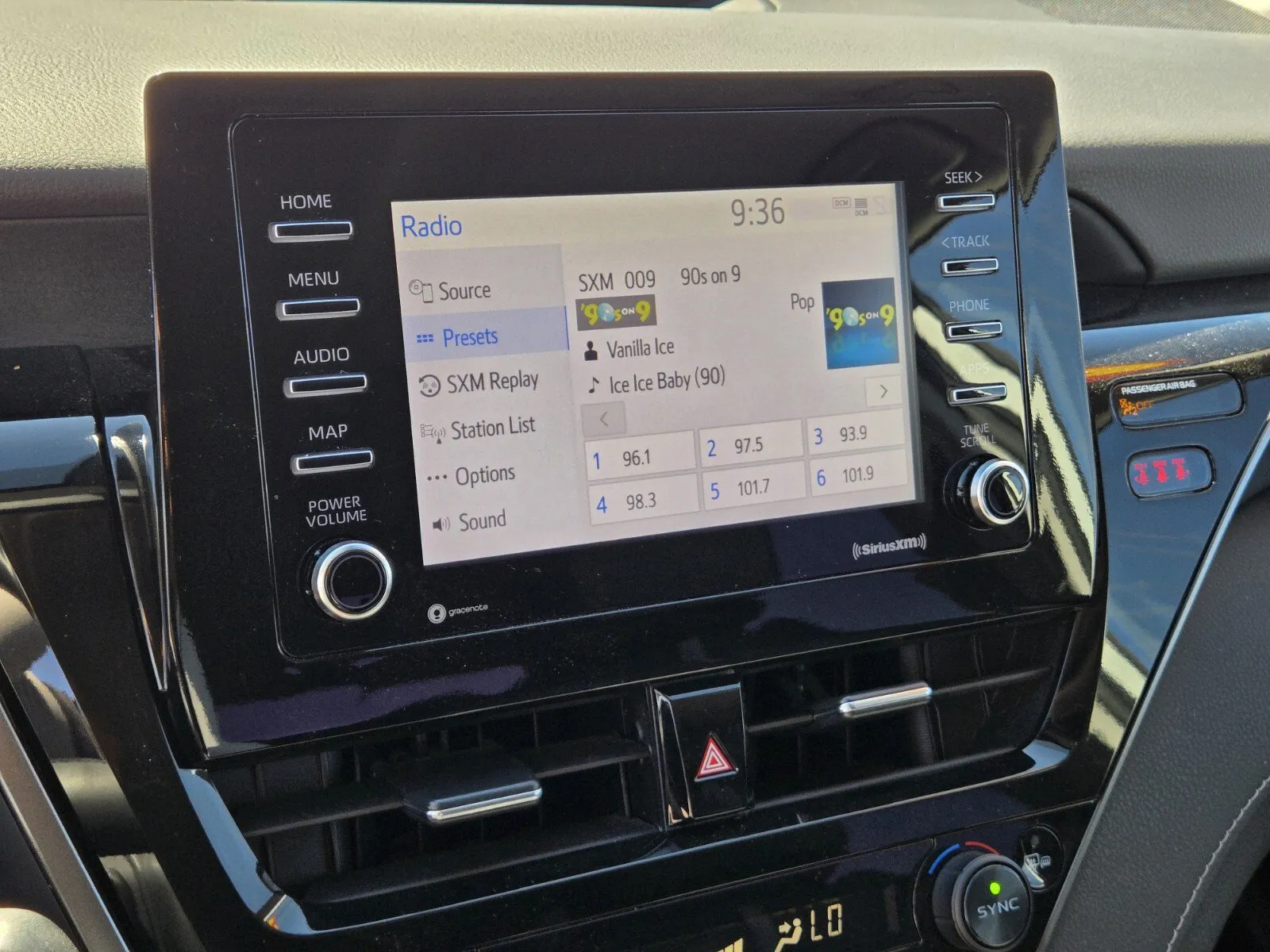 Toyota Camry photo 17