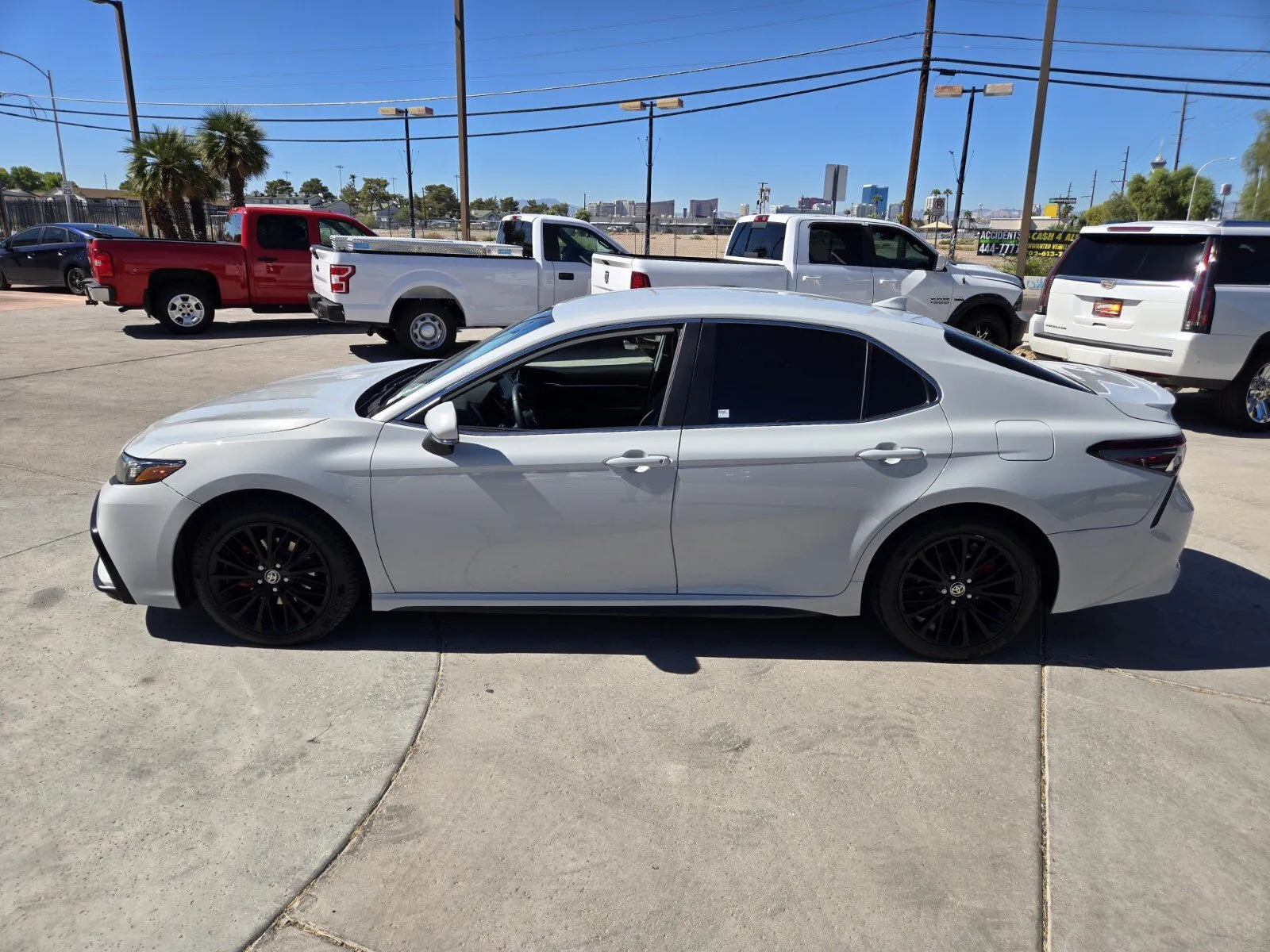 Toyota Camry photo 2