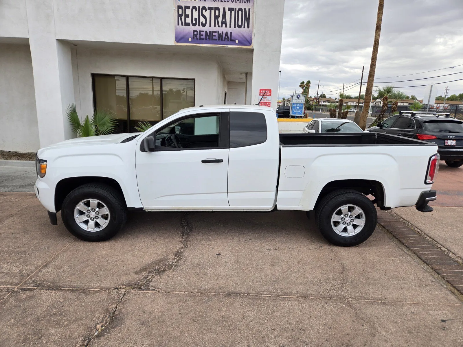 GMC Canyon photo 2