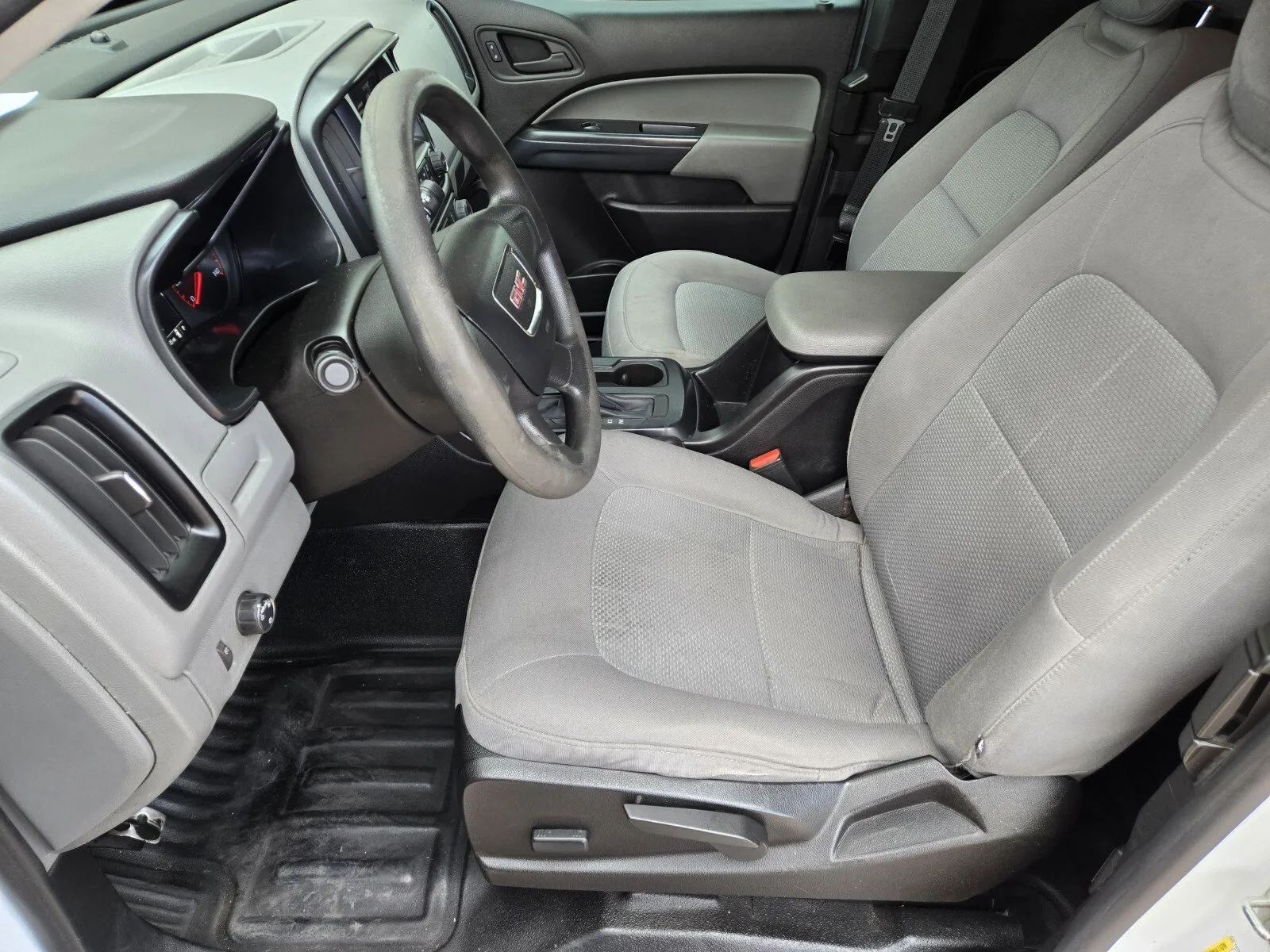 GMC Canyon photo 7