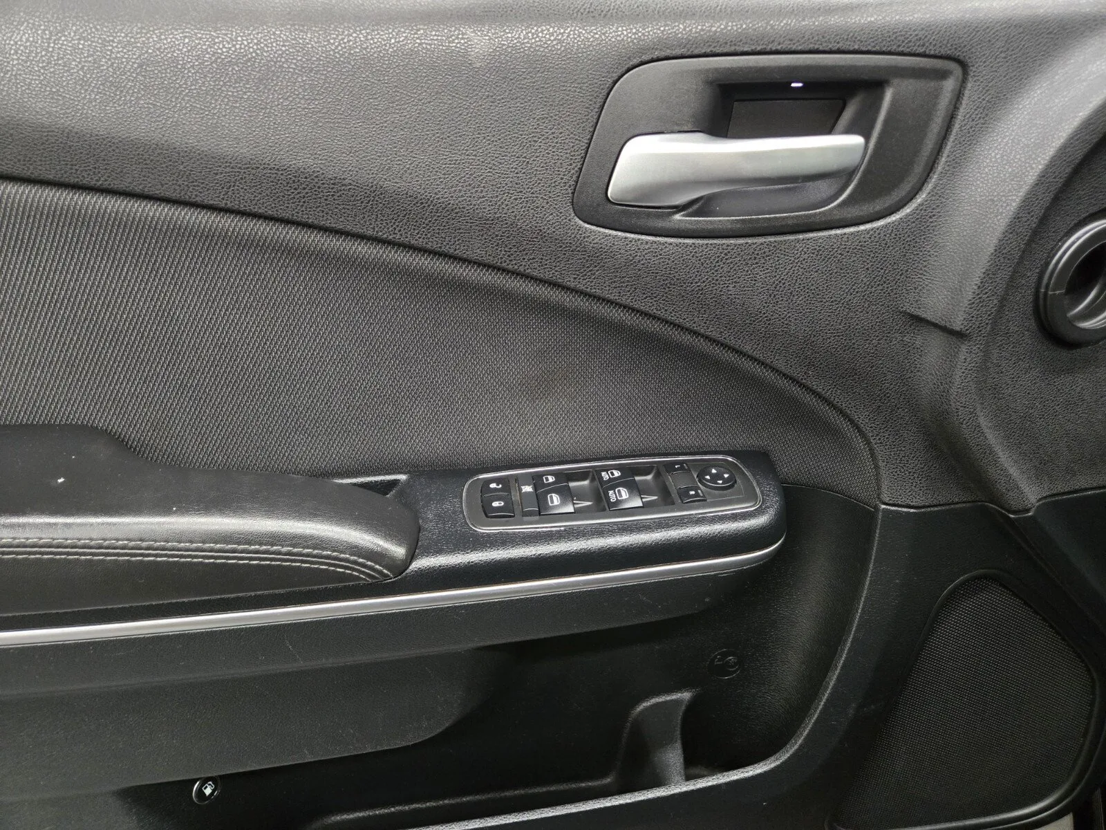 Dodge Charger photo 14