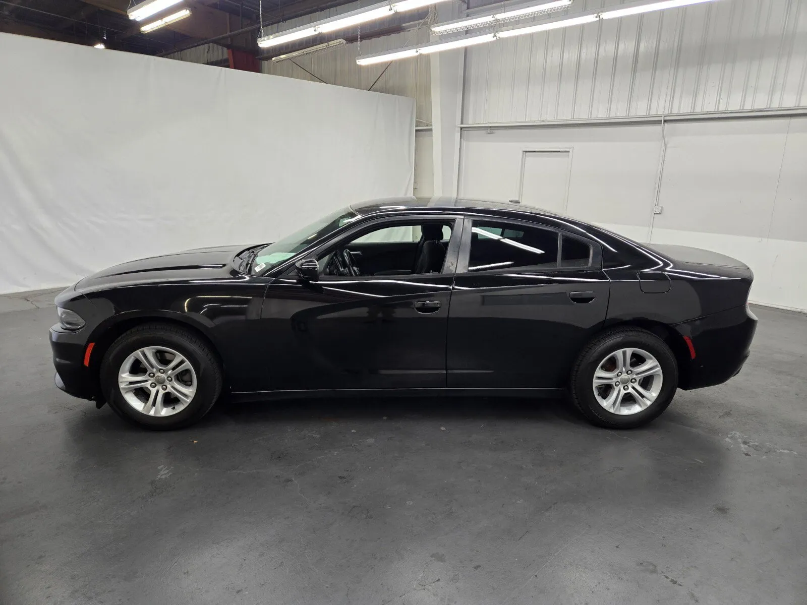 Dodge Charger photo 2