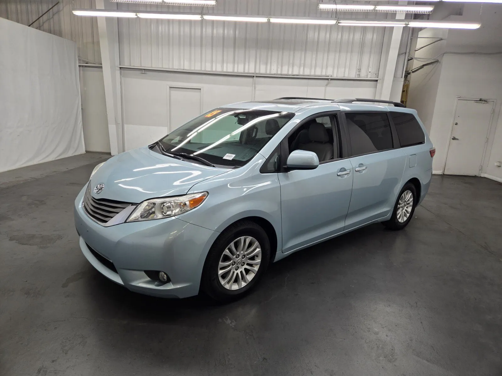 Blue 2015 Toyota Sienna XLE for sale in Las Vegas, NV