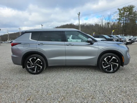 More photos of 2022 Mitsubishi Outlander SEL at Hocking Valley Motors, OH