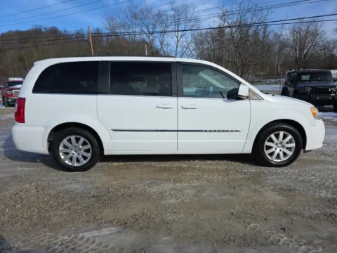 More photos of 2014 Chrysler Town & Country Touring at Hocking Valley Motors, OH