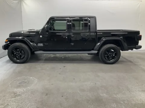 More photos of 2020 Jeep Gladiator Overland at Hocking Valley Motors, OH