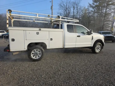 More photos of 2022 Ford F-350SD XL at Hocking Valley Motors, OH