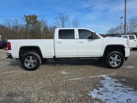 More photos of 2018 GMC Sierra 2500HD SLT at Hocking Valley Motors, OH