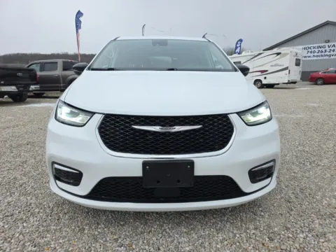 Photos of 2024 Chrysler Pacifica Hybrid Select for sale in Logan, OH at Hocking Valley Motors