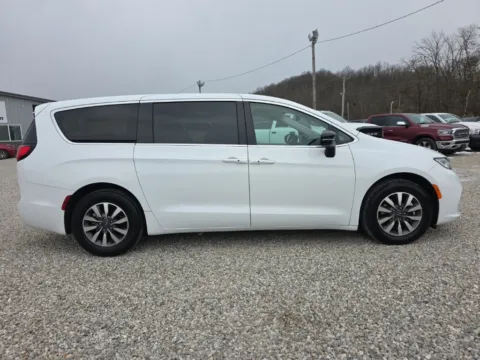 More photos of 2024 Chrysler Pacifica Hybrid Select at Hocking Valley Motors, OH