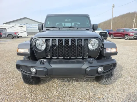 Photos of 2022 Jeep Gladiator Altitude for sale in Logan, OH at Hocking Valley Motors
