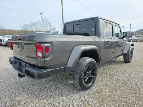 More photos of 2022 Jeep Gladiator Altitude at Hocking Valley Motors, OH