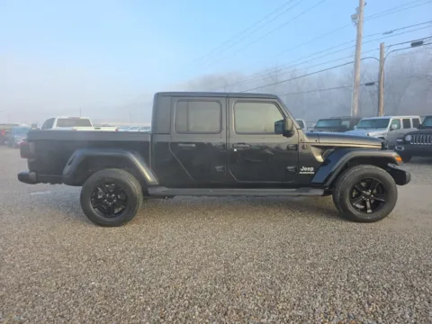 More photos of 2020 Jeep Gladiator Overland at Hocking Valley Motors, OH