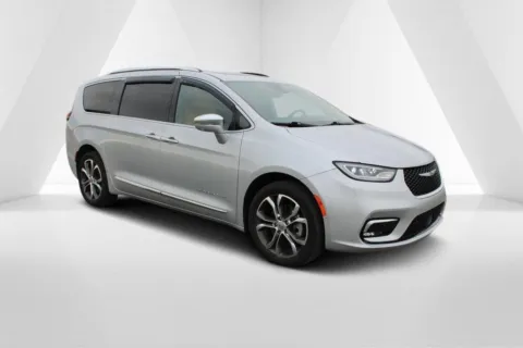 Silver 2022 Chrysler Pacifica Pinnacle for sale in Logan, OH