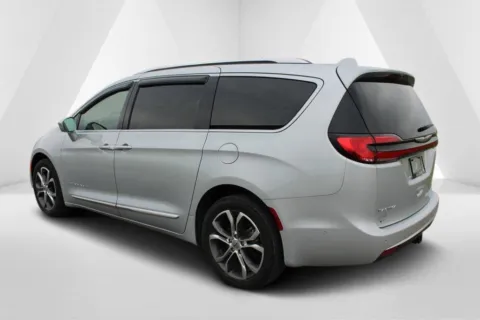 More photos of 2022 Chrysler Pacifica Pinnacle at Hocking Valley Motors, OH