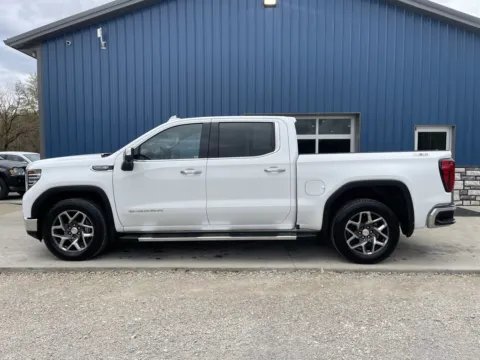 More photos of 2022 GMC Sierra 1500 SLT at Hocking Valley Motors, OH