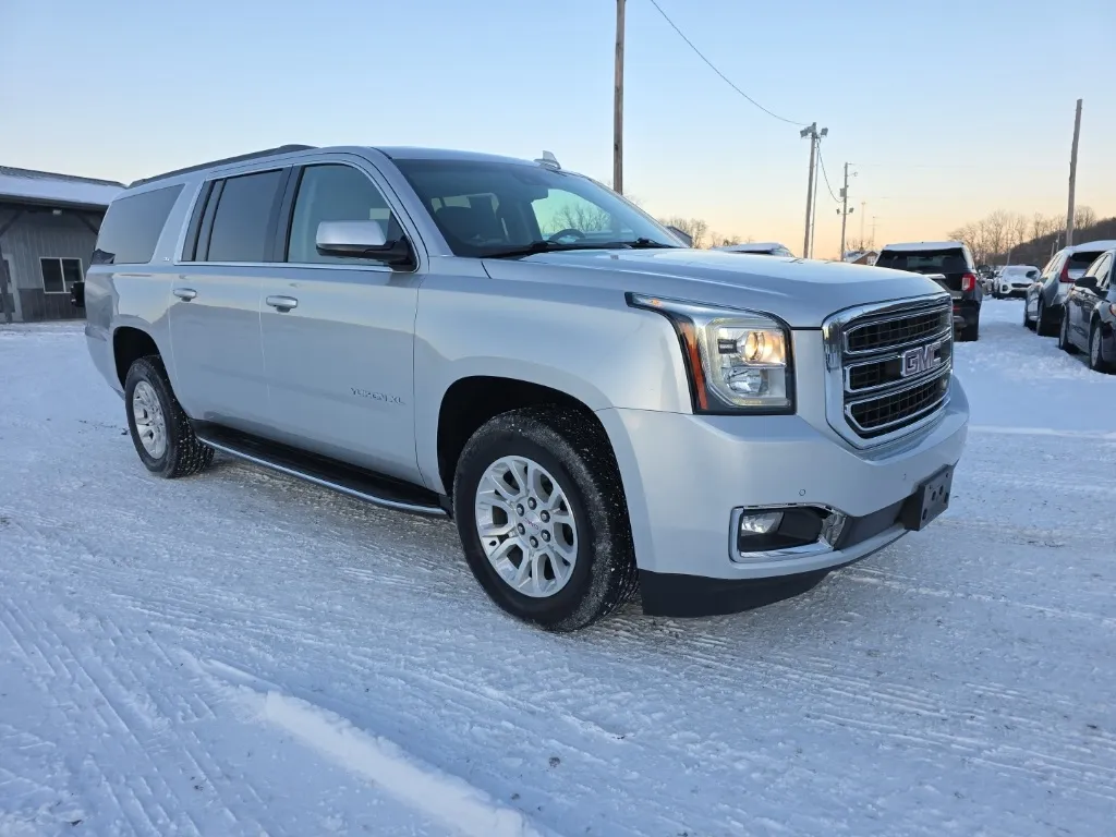 Silver 2019 GMC Yukon XL SLT for sale in Logan, OH