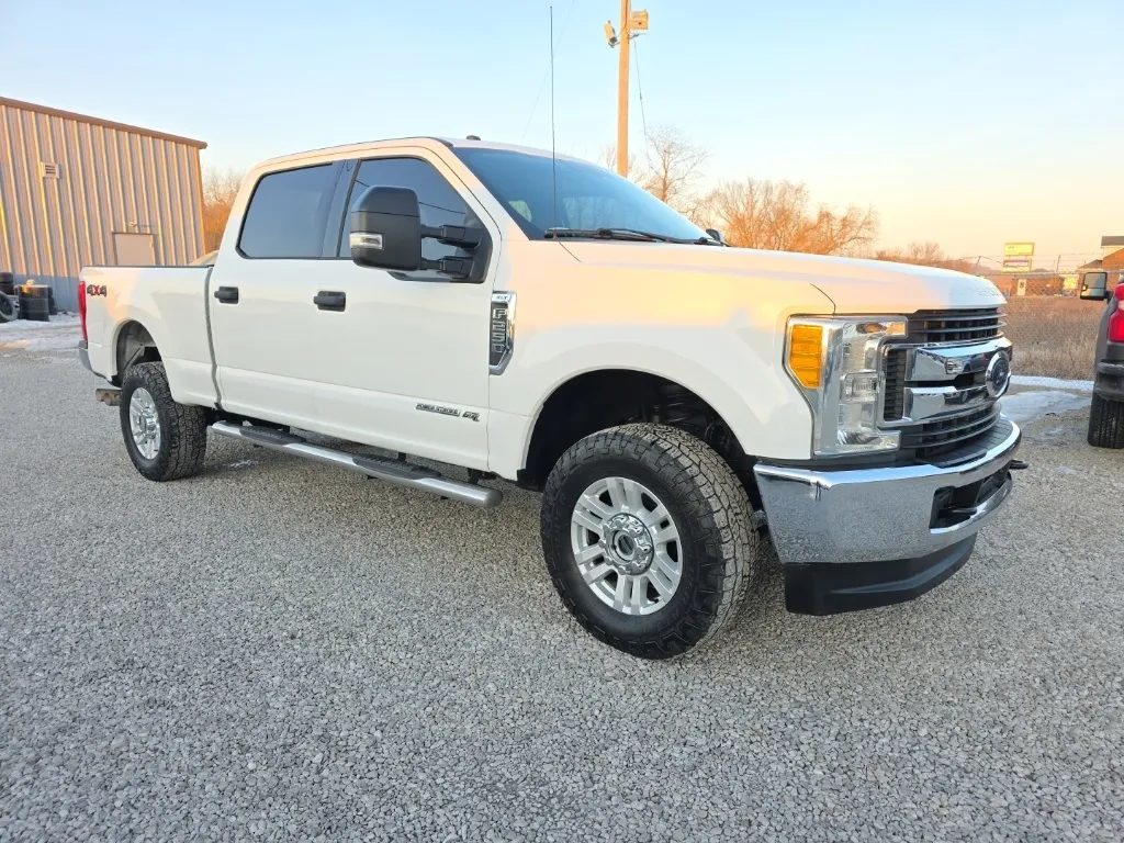 White 2017 Ford F-250SD XLT for sale in Logan, OH