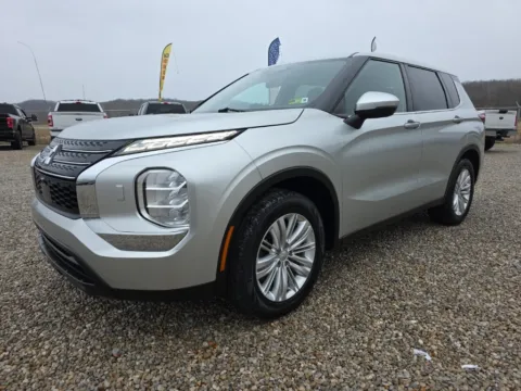 Another view of 2022 Mitsubishi Outlander ES for sale in Logan, OH at Hocking Valley Motors