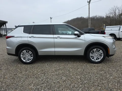 More photos of 2022 Mitsubishi Outlander ES at Hocking Valley Motors, OH