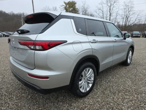 More photos of 2022 Mitsubishi Outlander ES at Hocking Valley Motors, OH