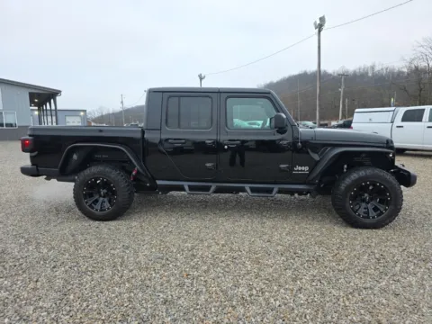 More photos of 2023 Jeep Gladiator Overland at Hocking Valley Motors, OH
