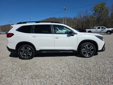 More photos of 2024 Subaru Ascent Limited at Hocking Valley Motors, OH