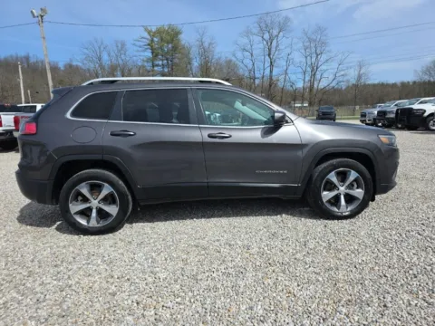 More photos of 2019 Jeep Cherokee Limited at Hocking Valley Motors, OH