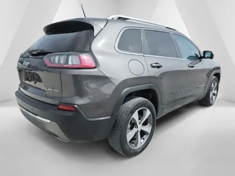 More photos of 2019 Jeep Cherokee Limited at Hocking Valley Motors, OH