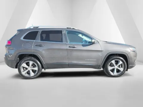 More photos of 2019 Jeep Cherokee Limited at Hocking Valley Motors, OH