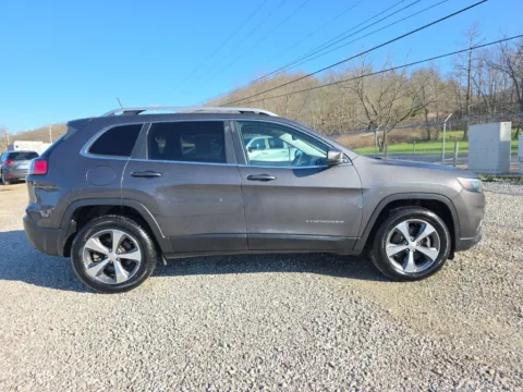 More photos of 2019 Jeep Cherokee Limited at Hocking Valley Motors, OH