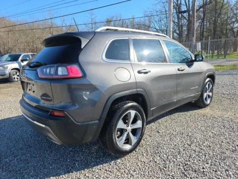 More photos of 2019 Jeep Cherokee Limited at Hocking Valley Motors, OH