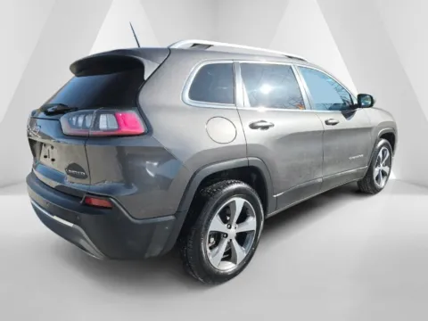 More photos of 2019 Jeep Cherokee Limited at Hocking Valley Motors, OH