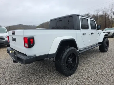 More photos of 2021 Jeep Gladiator Willys at Hocking Valley Motors, OH