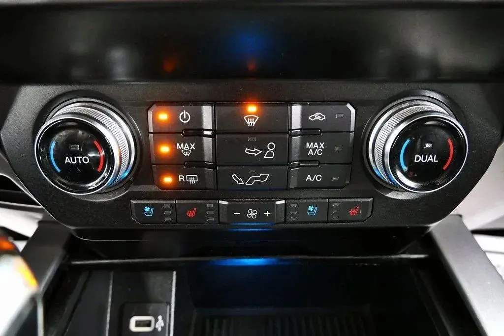 2020 Ford F-150 Platinum - Photo 28