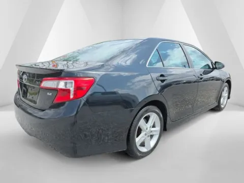 More photos of 2014 Toyota Camry SE at Hocking Valley Motors, OH