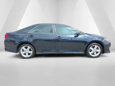 More photos of 2014 Toyota Camry SE at Hocking Valley Motors, OH