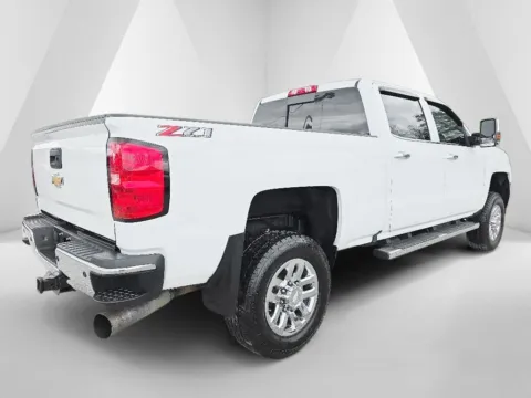More photos of 2019 Chevrolet Silverado 3500HD LTZ at Hocking Valley Motors, OH